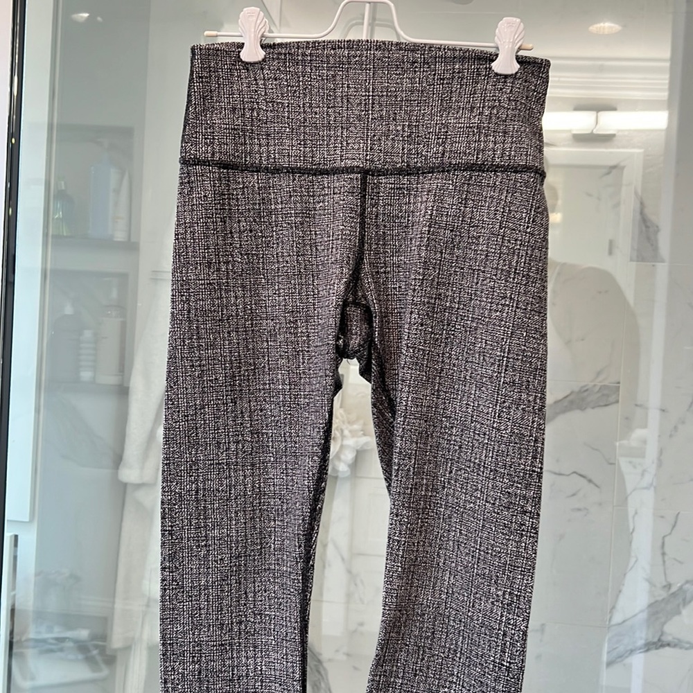 Lululemon Wunder Under Leggings 8 - Picture 1 of 4